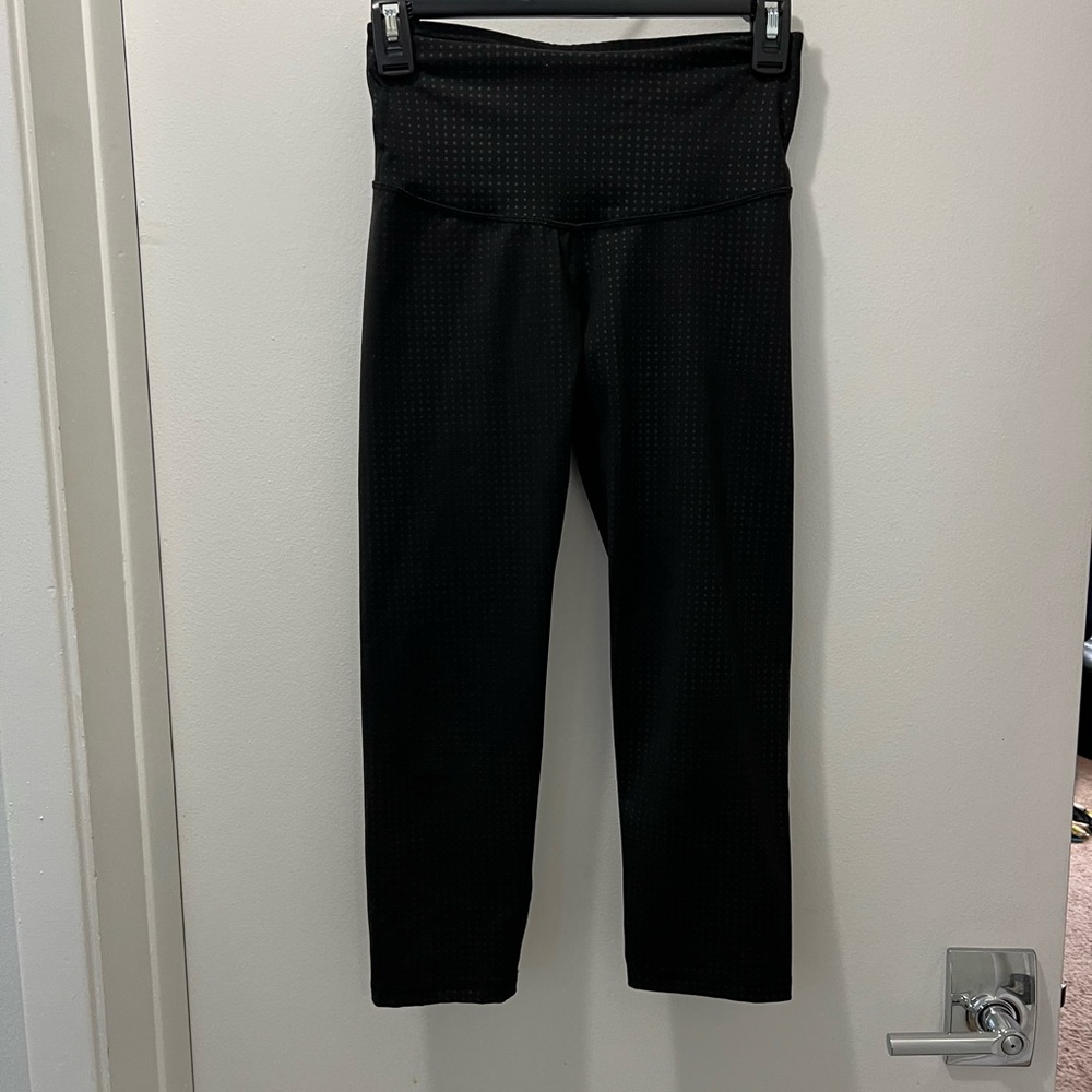 Black Pokeadot Cropped Leggings